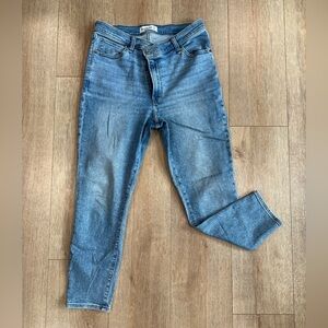 Abercrombie High Rise Skinny Jeans 30 25” Inseam Light Wash